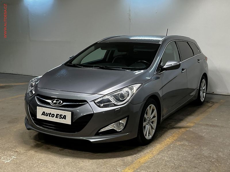 Hyundai i40 (2012) 1.7 CRDi, LED, autoAC - fotka 3 z 19