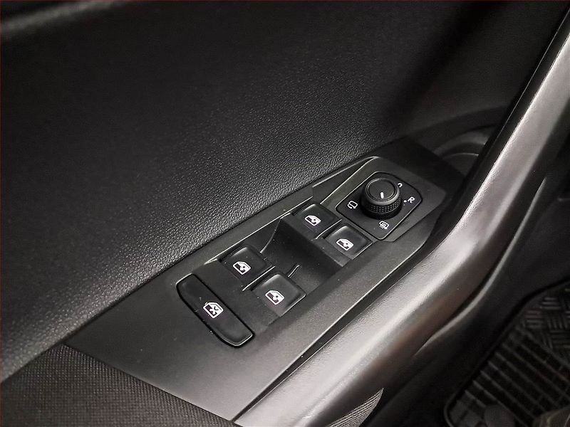 Volkswagen Taigo (2023) 1.0 TSI - fotka 19 z 19