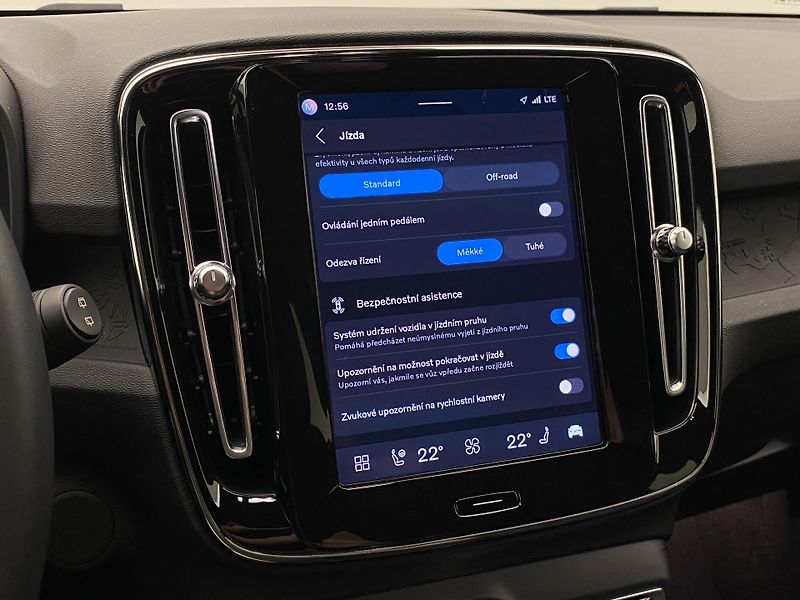 Volvo XC40 PURE ELECTRIC RECHARGE CORE  - fotka 40 z 49