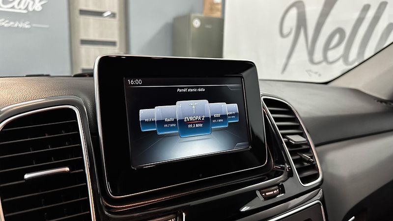 Mercedes-Benz GLE 250D / 4.MATIC / DVĚ SADY KOL - fotka 34 z 46