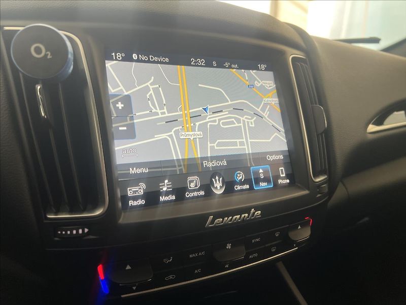 Maserati Levante 3,0 D,Tažné,2x sada Kol - fotka 16 z 21