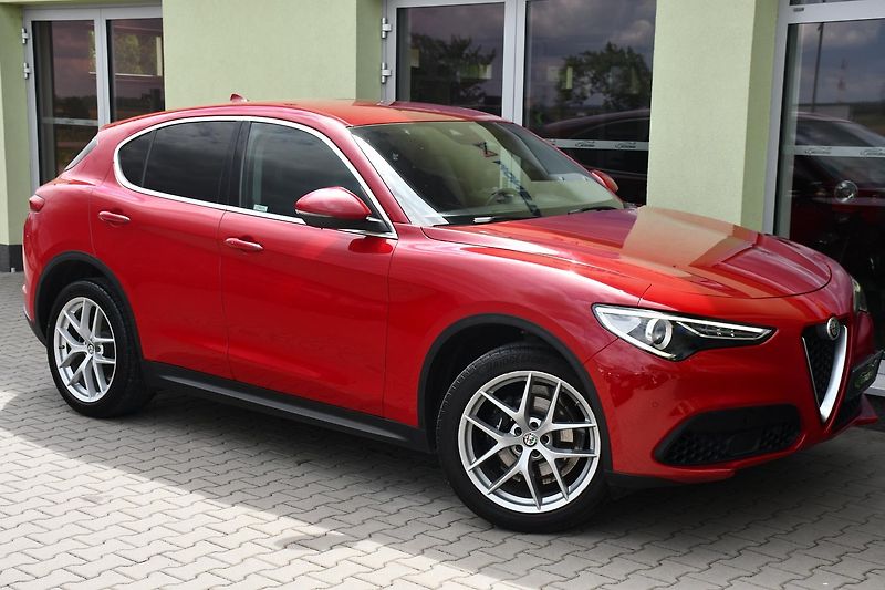 Alfa Romeo Stelvio 2.0 206kW Q4 VELOCE - fotka 2 z 35