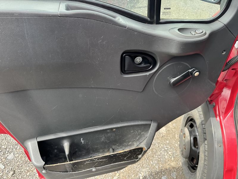 Iveco Daily 2.8JTD, 5.200kg,nosnost: 2.46t - fotka 14 z 27