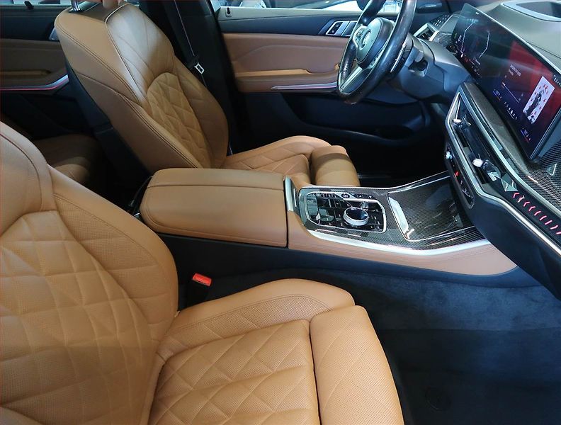BMW X5 (2023) xDrive30d - fotka 9 z 14