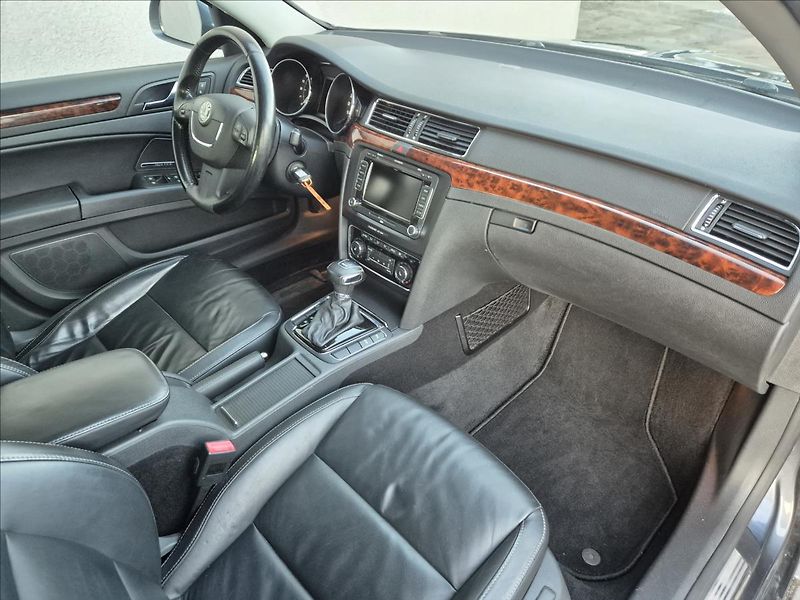 Škoda Superb 2,0 TDI 125KW DSG Kůže Xenon - fotka 26 z 33