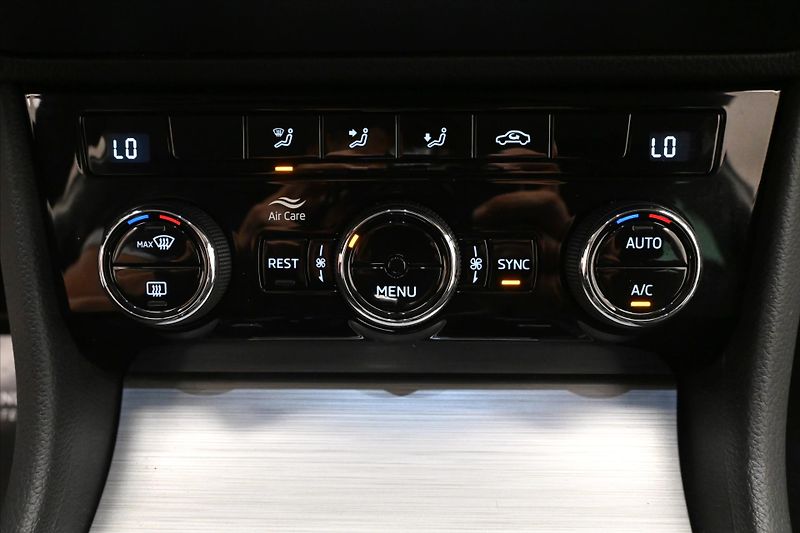 Škoda Superb 2,0 TDI 110 kW DSG TAŽNÉ NAVI - fotka 21 z 31