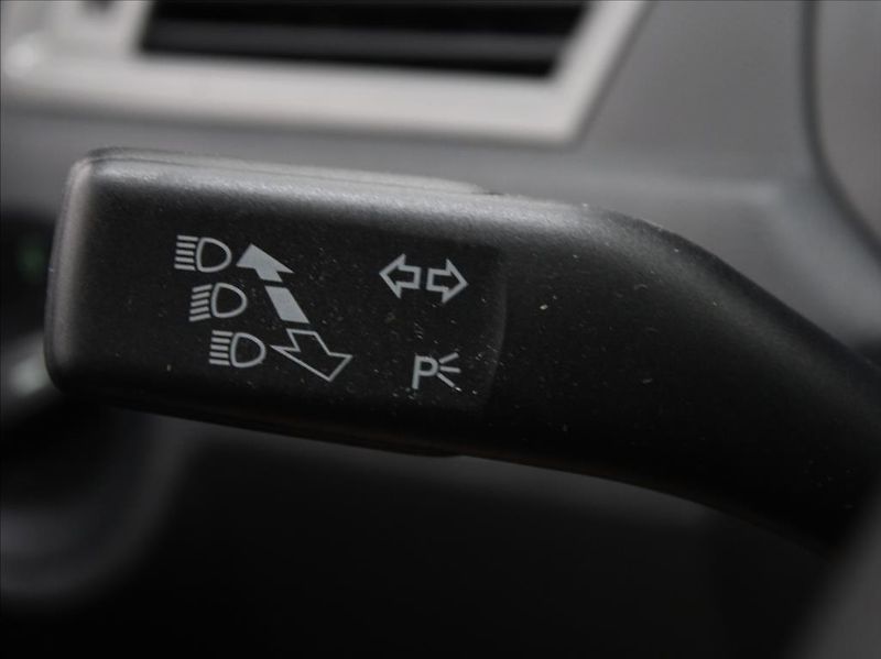 Škoda Rapid 1,2 TSi 63kW 1.maj.ČR 44100km! - fotka 16 z 22