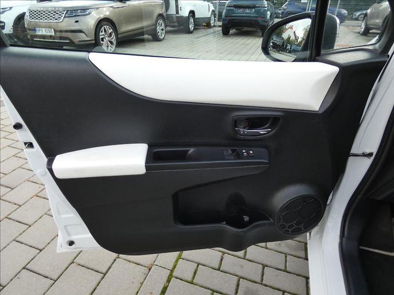 Toyota Yaris 1,3 1.33 VVT-i Trend,ČR,kamera - fotka 13 z 33