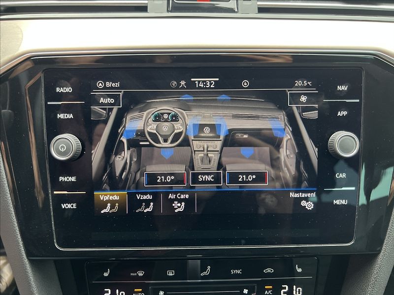 Volkswagen Passat 2,0 TDi DSG ELEGANCE MATRIX - fotka 36 z 36