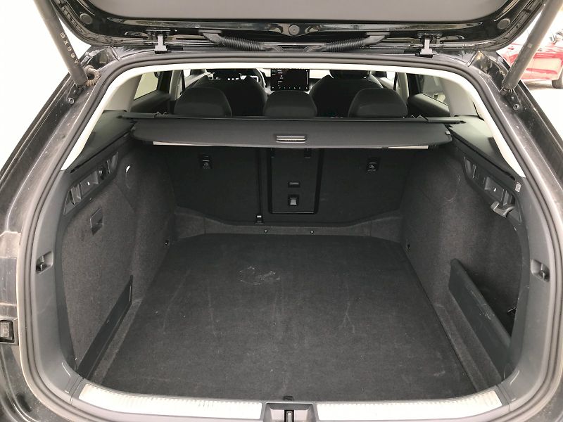 Škoda Superb (2025) COMBI SELEC TD 110/2.0 A7F - fotka 8 z 30