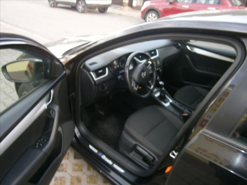 Škoda Octavia 1,6 TDI KLIMA  koup. ČR - fotka 11 z 15