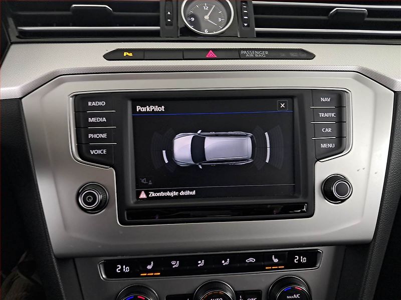 Volkswagen Passat (2017) 2.0 TDI, Automat, Navi - fotka 18 z 21