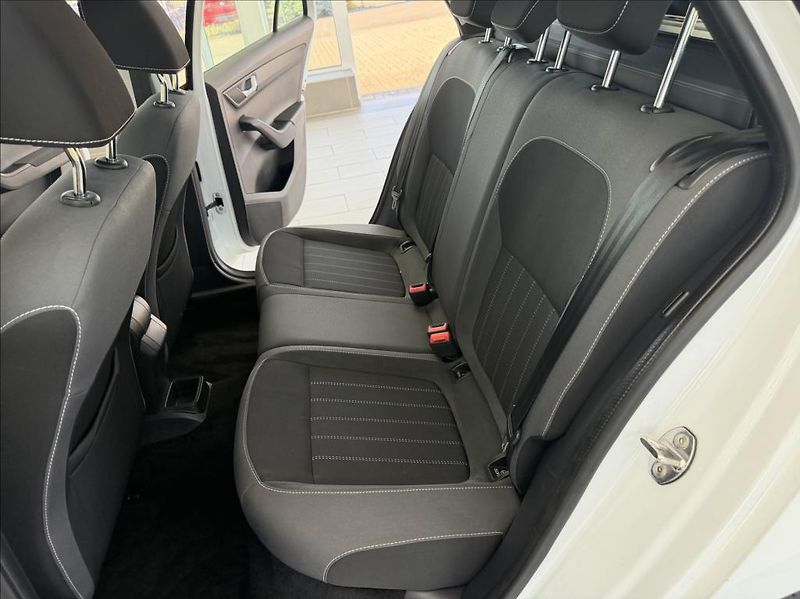 Škoda Fabia 1,0 TSI, tažné, LED, CarPlay - fotka 30 z 35
