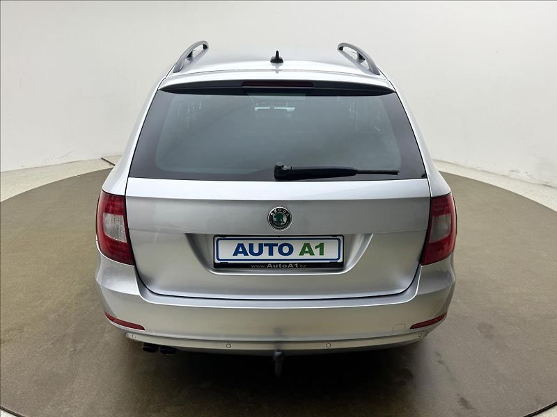 Škoda Superb 2,0 TDi DSG ALU COLUMBUS TAŽNÉ - fotka 5 z 32