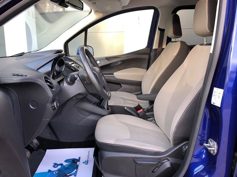 Ford Tourneo Courier (2014) 1.0 EcoBoost - fotka 9 z 28