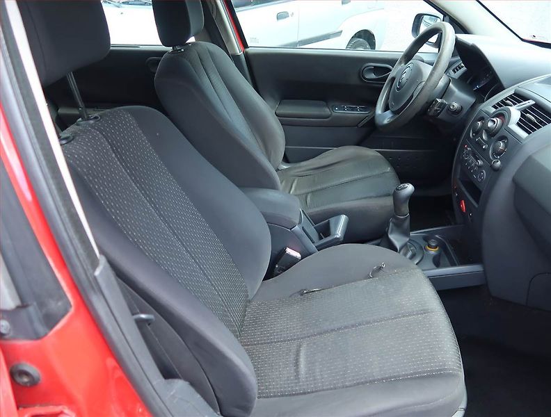 Renault Mégane (2004) Confort 1.6 16V , nová STK - fotka 9 z 15