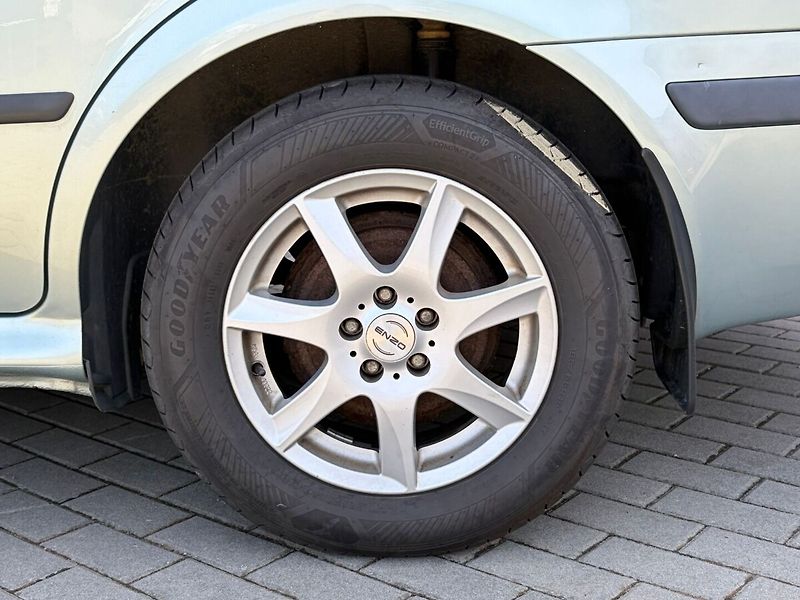 Škoda Octavia 1.6 Tour Twin Power - fotka 13 z 13