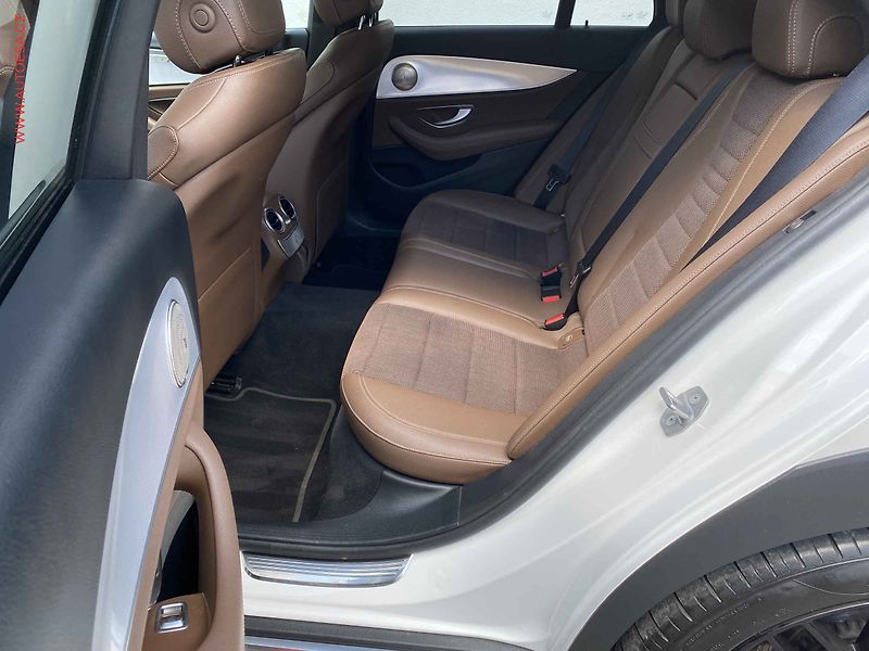 Mercedes-Benz Třídy E (2018) 2.0 d 4Matic E 220, ČR, AT - fotka 10 z 19