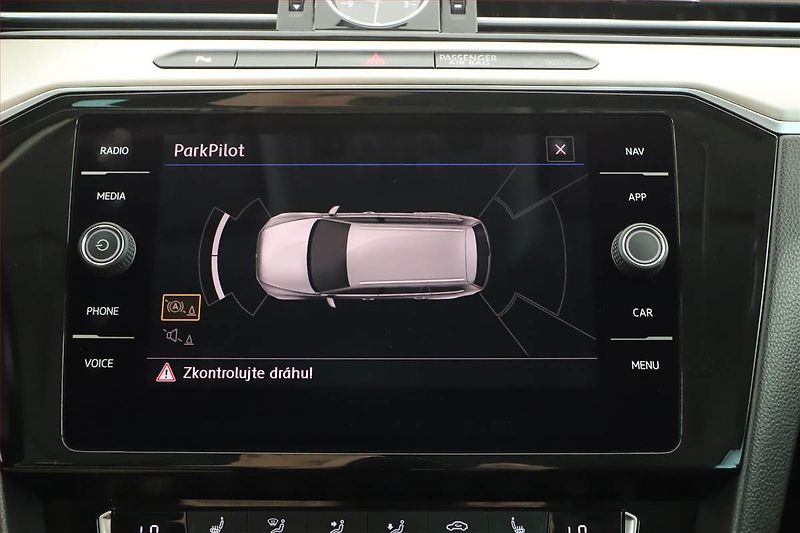 Volkswagen Passat (2018) 2.0 TDI, Kůže, Tempomat - fotka 15 z 21