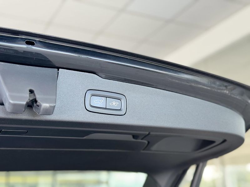 Volvo V60 B4 AUT*145kW*KeyLess*Tažné - fotka 28 z 31