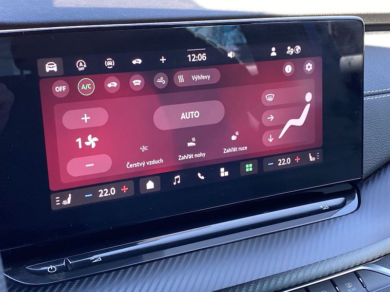 Škoda Octavia (2025) Combi 1.5 TSI M-HEV DSG Sportl - fotka 13 z 34