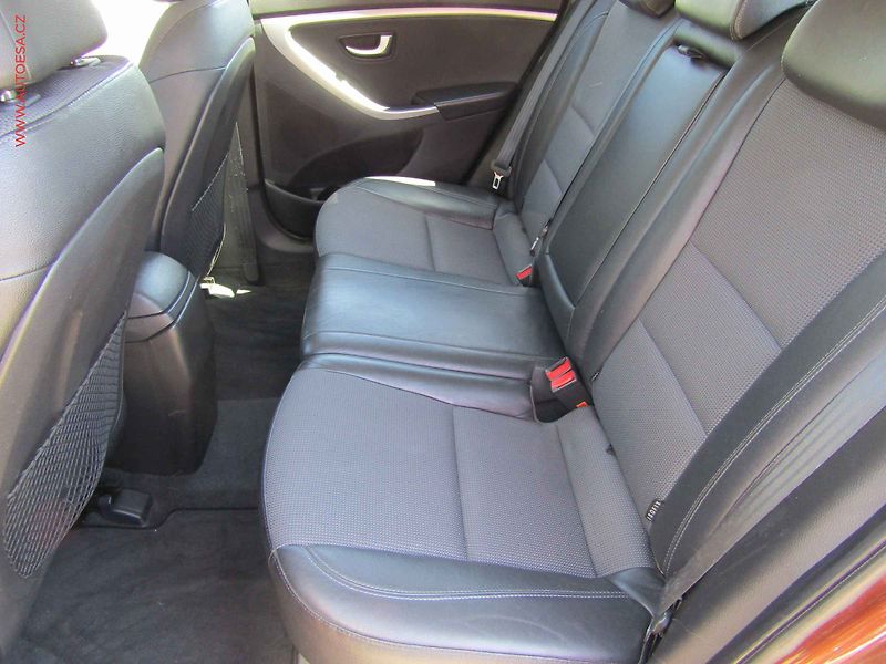 Hyundai i30 (2012) 1.6 CRDI, STK4/28 - fotka 9 z 22