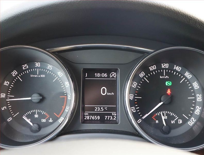Škoda Superb (2013) 2.0 TDI, Automat, Navi, Xenony - fotka 11 z 20