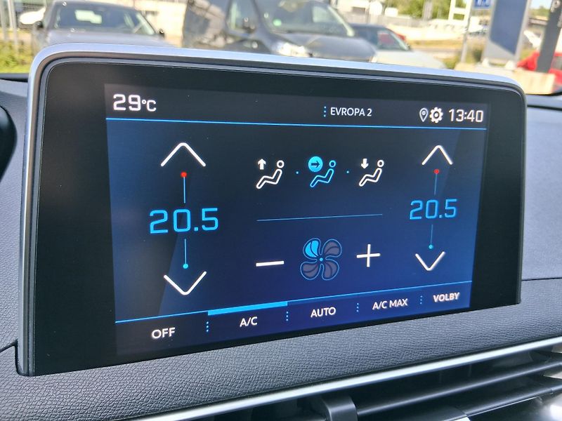 Peugeot 3008 ALLURE 1.2 PureTech 96 kW  - fotka 14 z 23