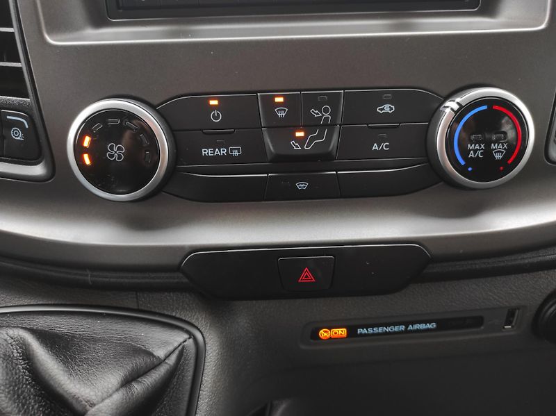 Ford Transit Custom 2,0EcoBlue mHev, L2, 6 míst,TZ - fotka 18 z 44