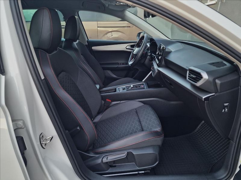Seat Leon 2.0TDI 110kW DSG FR ST,1.Maj - fotka 14 z 50