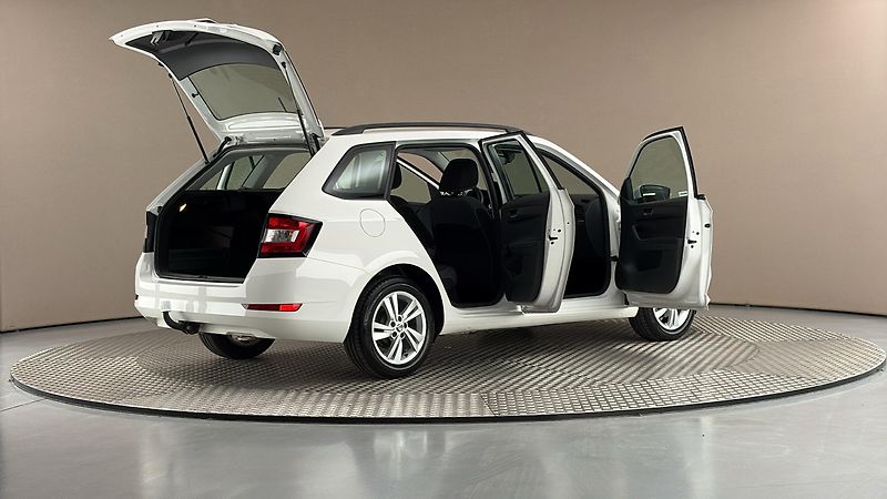 Škoda Fabia 1.0 TSI Ambition Combi - fotka 6 z 25