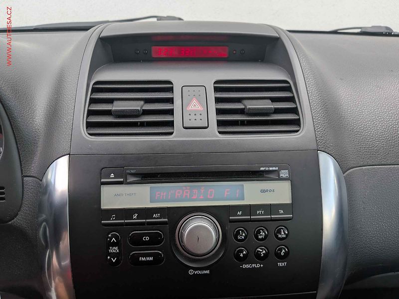 Suzuki SX4 (2007) 1.6 i 4x4, AC - fotka 11 z 14