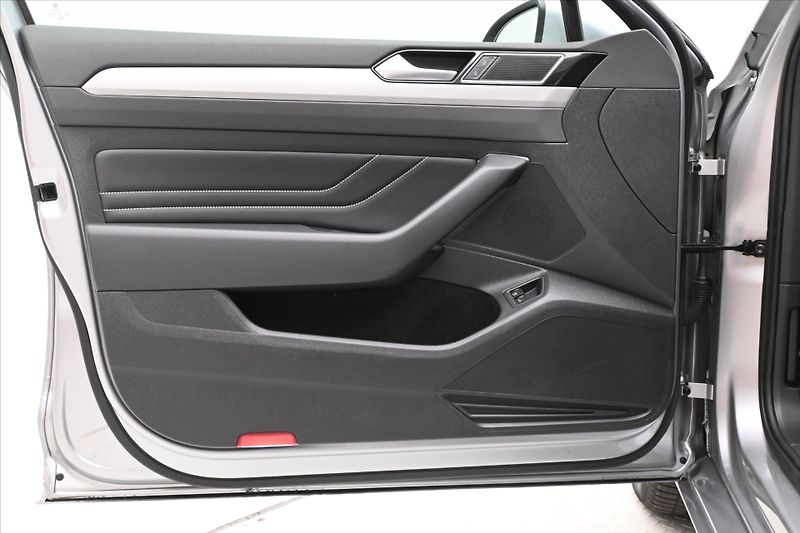 Volkswagen Passat 1,4 TSI GTE 160 kW DSG Highlin - fotka 25 z 32