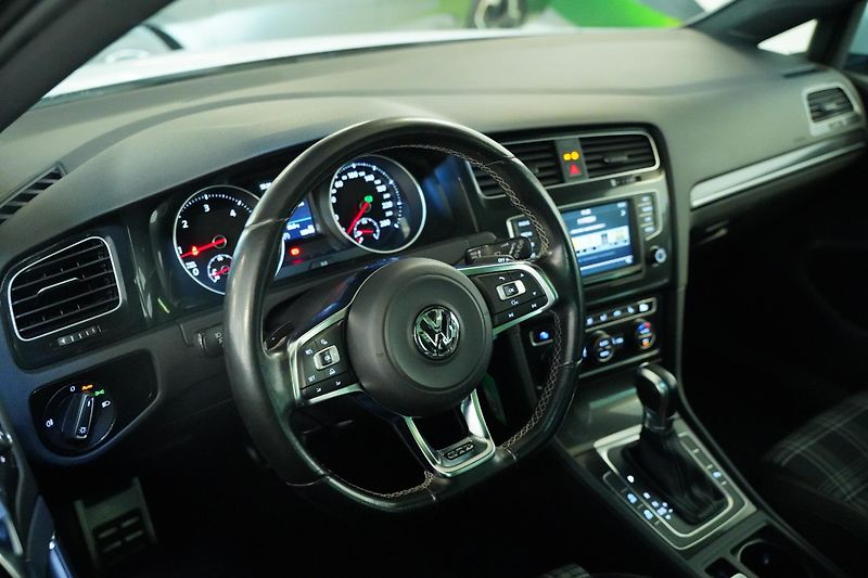 Volkswagen Golf - fotka 15 z 29
