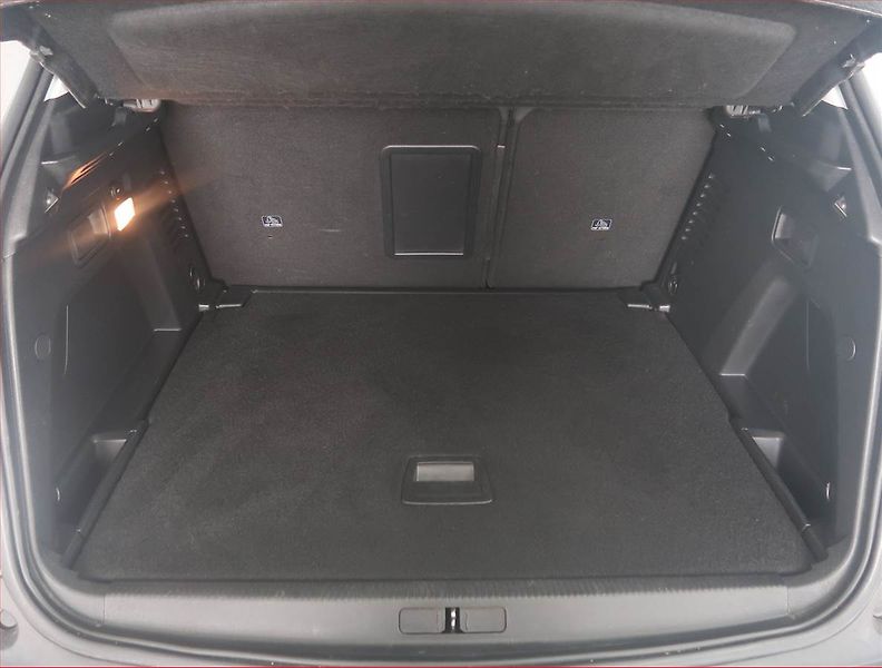 Peugeot 3008 (2018) 1.5 BlueHDi, Kůže, Navi - fotka 13 z 14