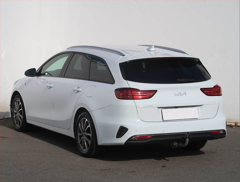 Kia Ceed (2023) 1.5 T-GDI, ČR,1.maj - fotka 4 z 20