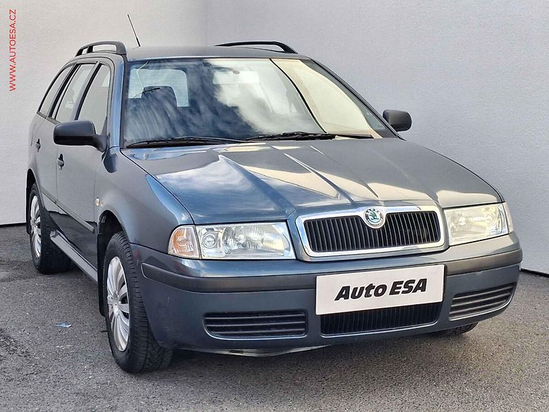 Škoda Octavia (2006) 1.6i, ČR, Tour, AC, zámek řad - fotografie inzerátu