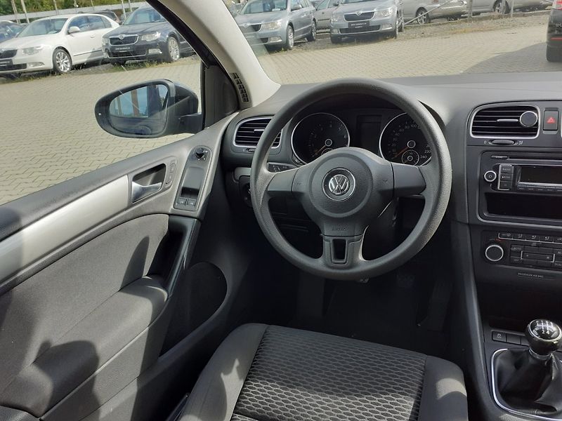 Volkswagen Golf (2011) VI 1.2 TSi - fotka 8 z 28