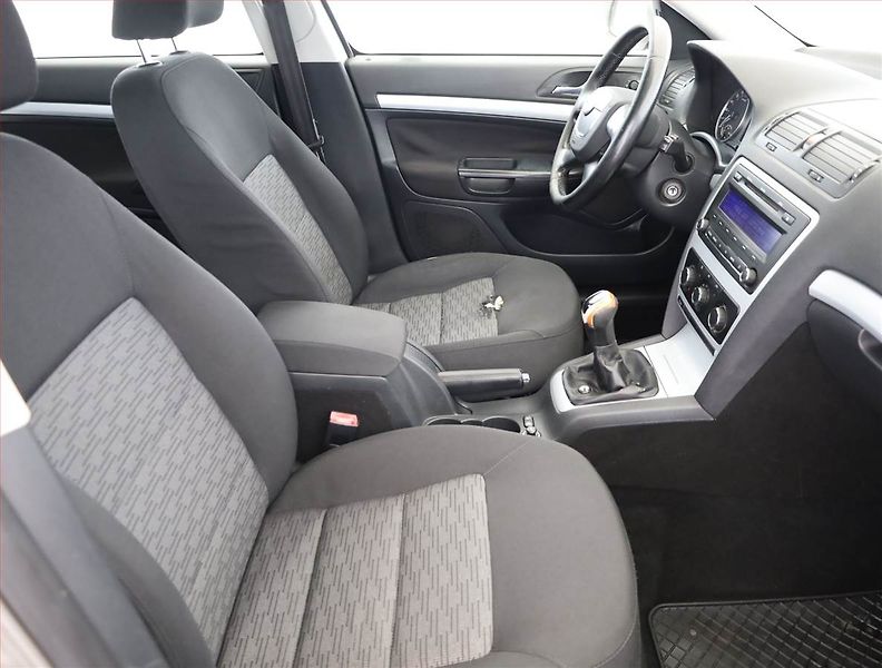 Škoda Octavia (2011) 1.6 TDI, Serv.kniha, Tempomat - fotka 7 z 15