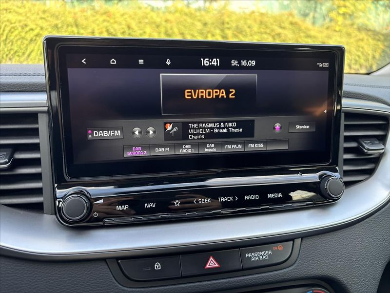 Kia Ceed 1,5 TGDi TOP ZÁRUKA CARPLAY - fotka 23 z 39