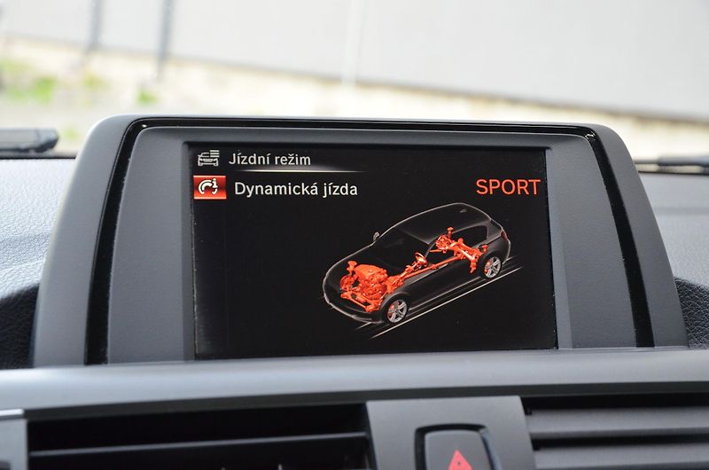 BMW Řada 1 (2016) 116i 80kW Facelift /AUT. KLIMA - fotka 24 z 33