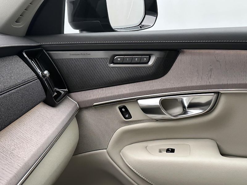 Volvo XC90 (2026) B5 AWD AUT DARK PLUS 7 míst - fotka 19 z 25