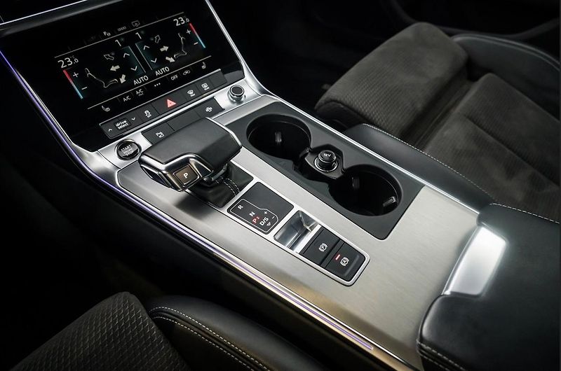 Audi A6 Avant 55 TFSI e quattro S Line Tažné - fotka 17 z 26