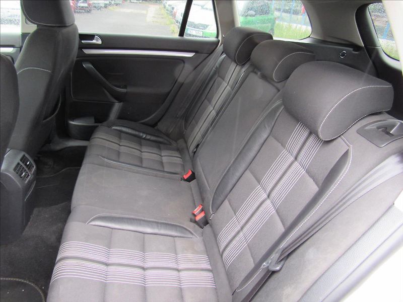 Volkswagen Golf 1,2 TSI 77kW Variant BlueMotio - fotka 10 z 29