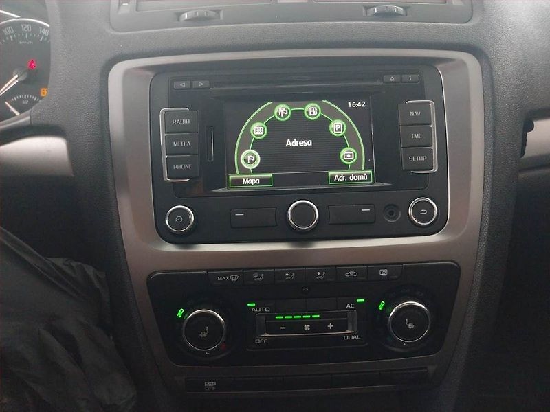 Škoda Octavia (2009) Ambiente Plus 1.9 TDI - fotka 12 z 17