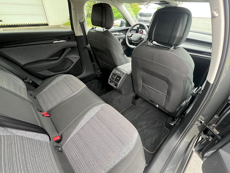 Škoda Superb (2025) Selection 2.0TDi 110kW 7°autom - fotka 18 z 30