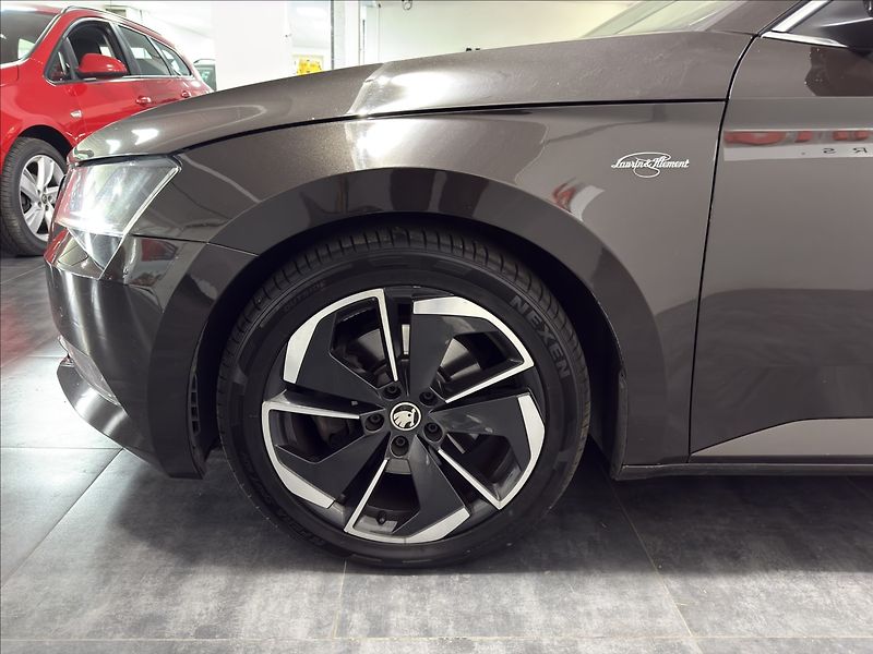 Škoda Superb 2,0   TDI DSG 4X4 140KW L&K - fotka 37 z 41