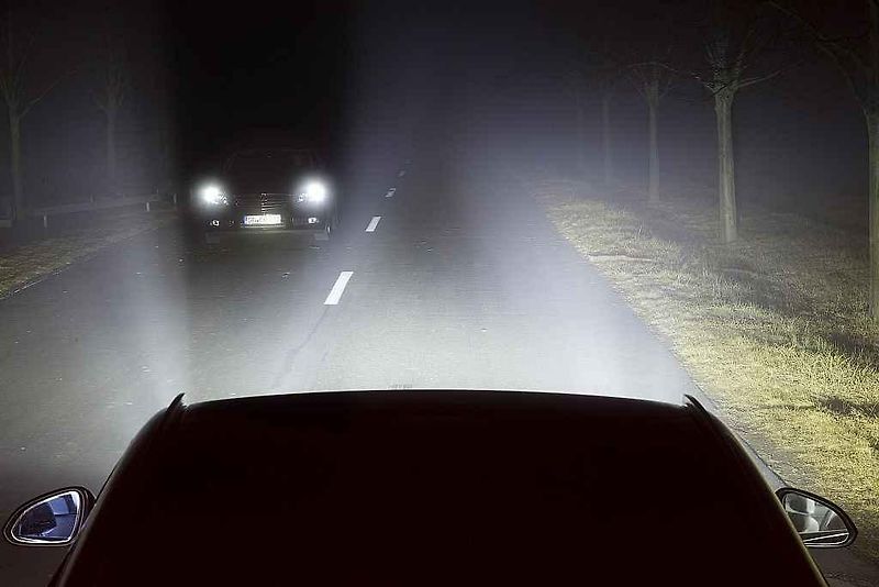 Opel vyvíjí světla, která svítí tam, kam se řidič zrovna dívá.