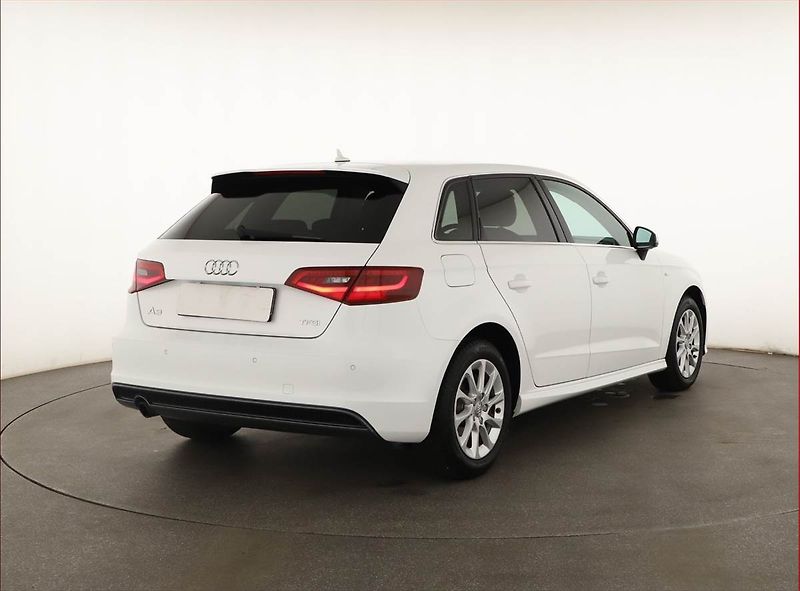 Audi A3 (2016) 1.2 TFSI, Automat, Navi - fotka 5 z 22