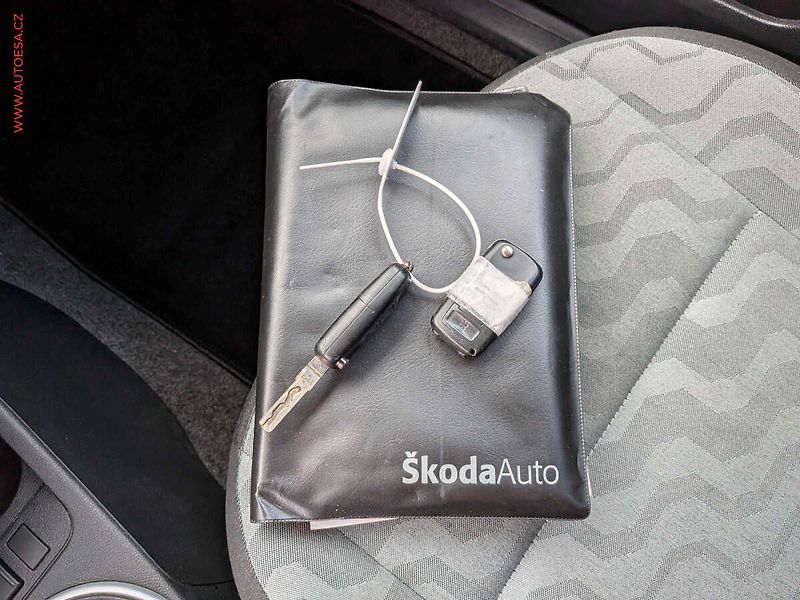 Škoda Roomster (2009) 1.2 12V, Style, TZ - fotka 13 z 13